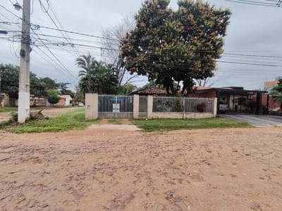 VENDO CASA A REFACCIONAR EN ESQUINA CON RENTA ACTUAL EN LA CIUDAD DE SAN LORENZO