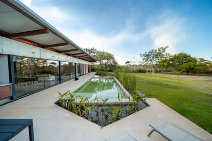 VENDO CASA EN SURUBI'I CON AMPLIO TERRENO