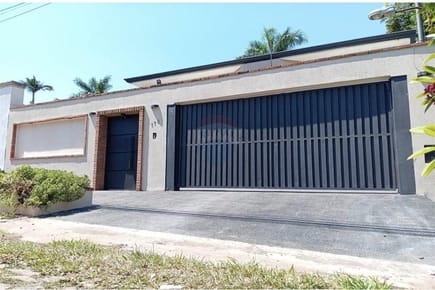 VENDO RESIDENCIA EN LAMBARÉ