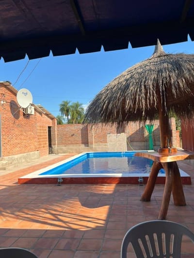 EN VENTA CASA QUINTA EN YPACARAI 1350M2