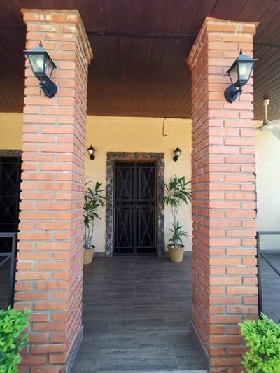VENDO COQUETA CASA EN LIMPIO, A UNA CUADRA DEL ASFALTO!