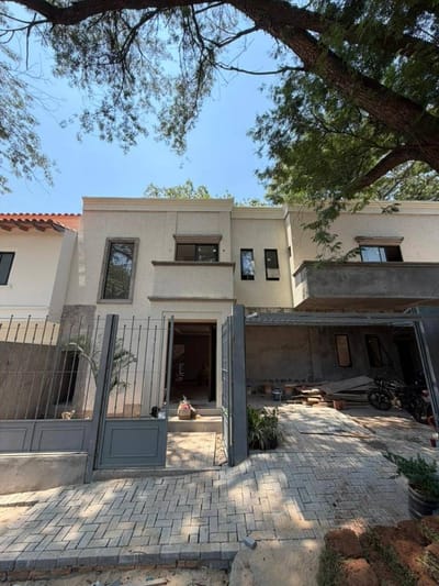 RESIDENCIA A ESTRENAR DE 3 DORMITORIOS EN SUITE, BARRIO MBURUCUYA