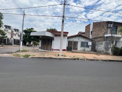 VENDO CASA EN ESQUINA A REFRACCIONAR EN SAN PABLO