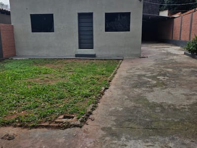 VENDO CASA EN BARRIO SAN MIGUEL DE ÑEMBY