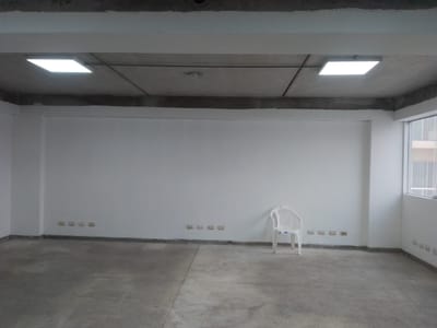Alquiler De Oficina  De 75 M2 En Edificio Plexus, San Miguel