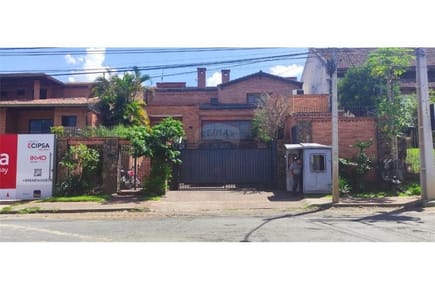 VENDO CASA EN MBURUCUYA SOBRE MOLAS LOPEZ