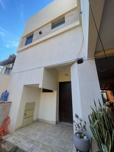Alquilo duplex minimalista 