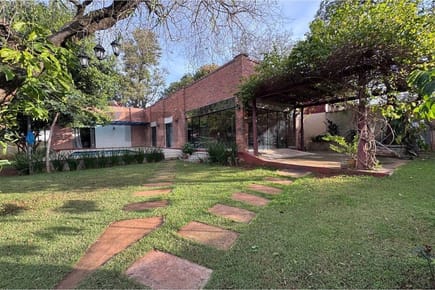 CASA MODERNA CON PISCINA Y 906 M² DE TERRENO | VILLA ELISA