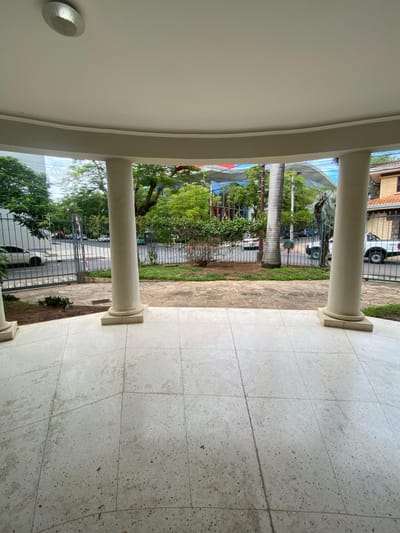 Imponente Residencia en Villa Morra - Especial para Oficina