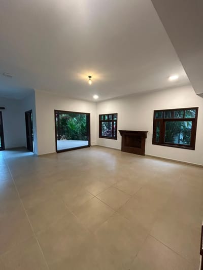 ALQUILO AMPLIA RESIDENCIA ZONA GOETHE - 3.200 USD