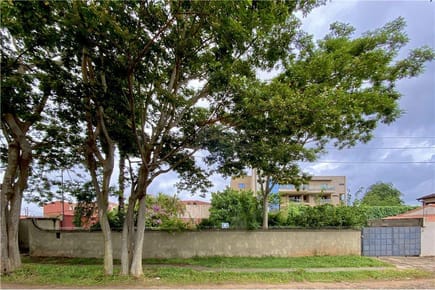 AMPLIO TERRENO TENIENTE ZOTTI Y DE LAS PALMERAS