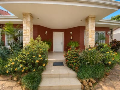 VENDO RESIDENCIA EN SAN LORENZO 