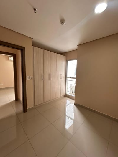 VENDO AMPLIO DEPARTAMENTO DE 3 HABITACIONES FRENTE AL MINISTERIO DE HACIENDA
