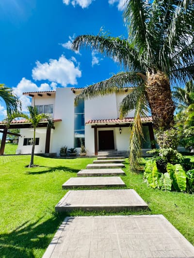CASA EN ALQUILER DE 3 SUITE EN CONDOMINIO HACIENDA DEL URUBO