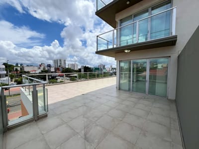 DEPARTAMENTO DE LUJO EN ALQUILER – ZONA NORTE 2DO ANILLO