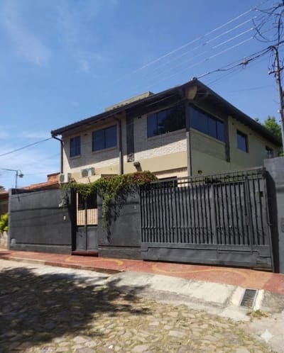 VENDO CASA EN LAMBARÉ 