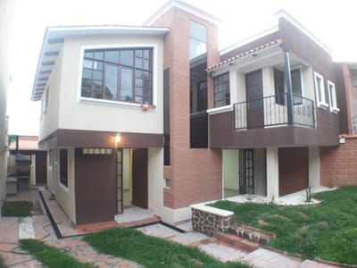 HERMOSA CASA EN VENTA SOBRE AVENIDA PROXIMO LOMAS DE ARANJUEZ