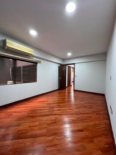 AVDA. BOGGIANI, EN ALQUILER OFICINA CORPORATIVA DE 220 m2 CON 2 COCHERAS. 