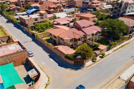 CASA EN VENTA 6 HABITACIONES VILLA MODERNA QUILLACOLLO