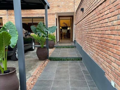 VENDO CASA MODERNA EN SALVADOR DEL MUNDO