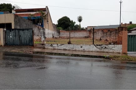 VENDO TERRENO EN PETTIROSSI SOBRE ANA DIAZ