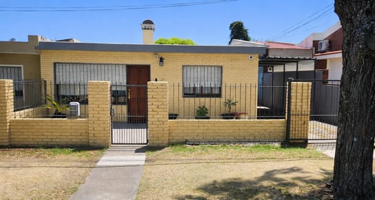 Casa En Venta De 3 Dormitorios C/ Cochera En Colonia Del Sacramento