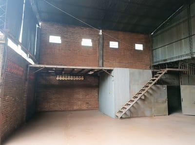  Gran terreno con tinglado en Asunción (en el límite con Lambaré)
