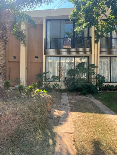 CASA EN ALQUILER – CONDOMINIO SQUARE DEL URUBÓ