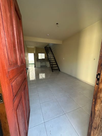 EN VENTA MODERNO DUPLEX EN VILLA ELISA