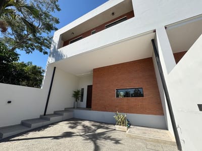 EN VENTA! AMPLIOS DUPLEX EN LUQUE 