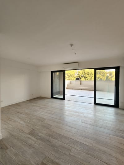 Amplio monoambiente con terraza y cochera en MET Santa Teresa