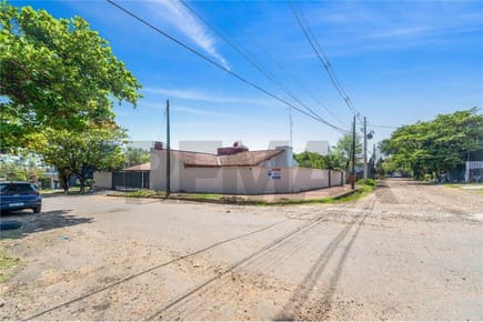 CASA EN ESQUINA A 50 METROS DE LA AV. MCAL. LÓPEZ