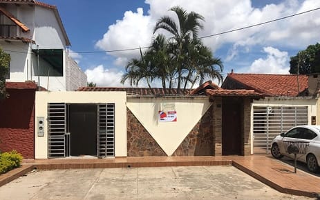 ZONA NORTE, EN VENTA INMUEBLE CON NEGOCIO, sobre calle transitada 