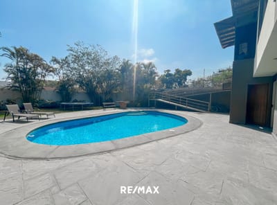 SE VENDE CASA COMO TERRENO EN SURCO