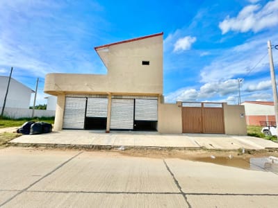 CASA EN VENTA  EN ESQUINA ESTRATÉGICA