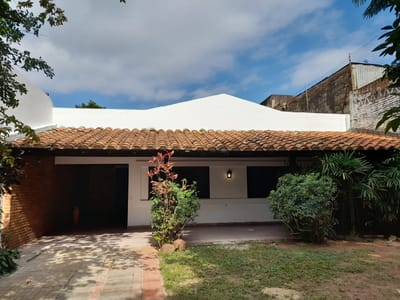 SE VENDE CASA EN SAJONIA, ZONA LA CRUCECITA