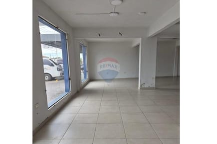 Local Comercial - Alquiler - Loma Pytá, Paraguay