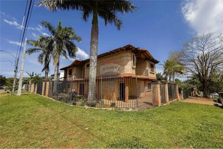 Casa venta Lambare en esquina barrio San Antonio 