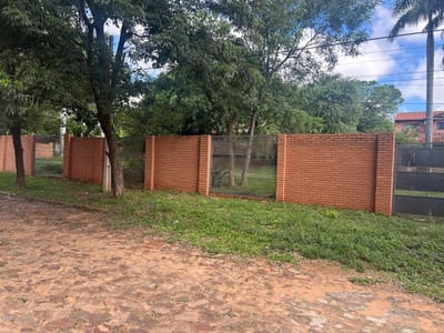VENDO TERRENO EN ESQUINA DE 1.080 M2 EN LOMA MERLO-LUQUE!!