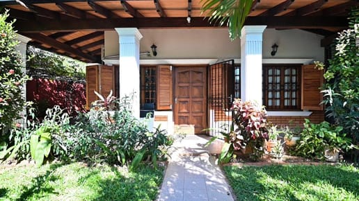 Casa totalmente amoblada de 3 habitaciones en san Lorenzo zona Salemma