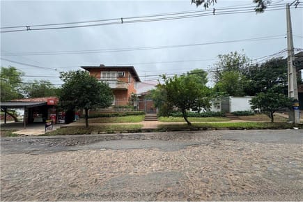 VENDO HERMOSA RESIDENCIA A 2 CUADRAS DEL YACHT