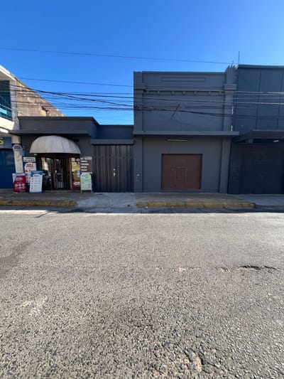 EN ALQUILER - AMPLIA CASA PARA OFICINA - BARRIO LA ENCARNACION 