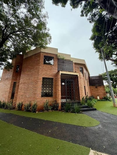 Casa de 4 Dormitorios en Suite en Alquiler - Villa Aurelia, Asunción