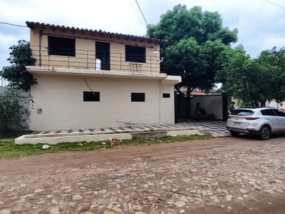 Vendo hermosa residencia en Lambaré a una cuadra de la Avenida Cacique Lambaré