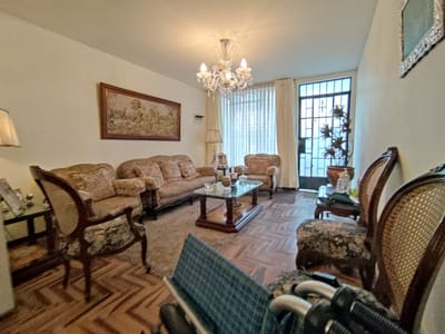 BONITA CASA DE 3 PISOS EN ZONA RESIDENCIAL DE BARRANCO