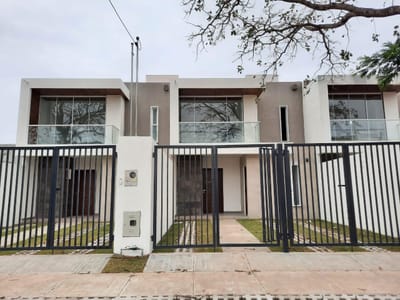 EN VENTA CASA - AV. BENI 8V0 ANILLO