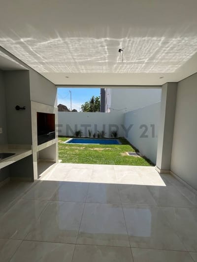 VENDO HERMOSO DUPLEX EN LUQUE-JARDIN DE ORO