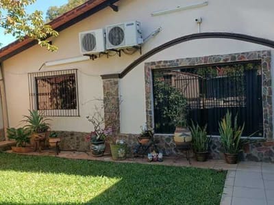 Vendo Hermosa Casa sobre asfalto en Lambaré