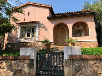 VENDO CASA ZONA EMBAJADA DEL BRASIL