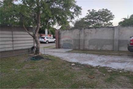 Casa en alquiler en condominio a min. de Eje Corpo